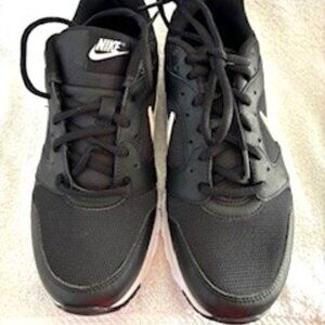Nike Air Max INZTRLK Lite in black and white trainers NWOT Size 8-1/2